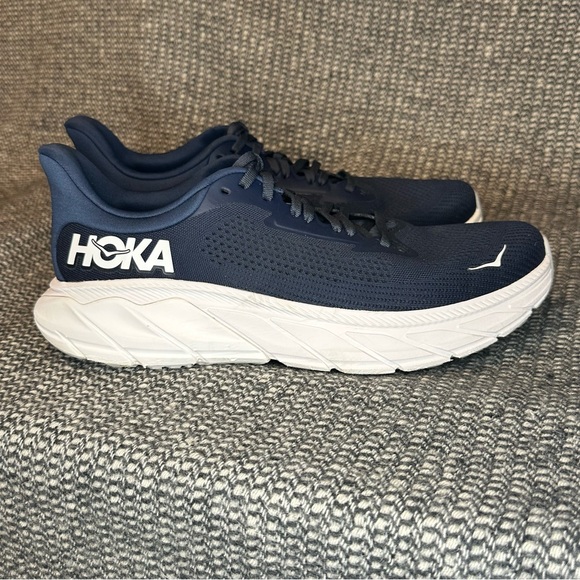 Hoka Arahi 7 Navy Blue and White Lightweight Running Shoes - Picture 5 of 9